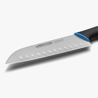 arcos-coltello-santoku-serie-d-o-180-mm-lama-in-acciaio-inox-antiadesivo-con-man image 2