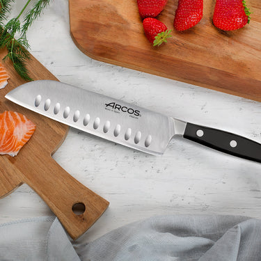 arcos-manhattan-coltello-santoku-180-mm-hoja-con-alveoli-filo-seda-artigianale-f image 7