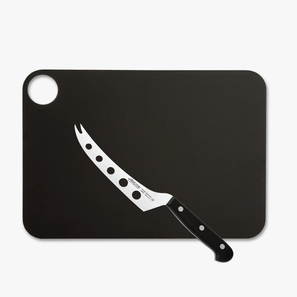 arcos-set-coltello-formaggio-universal-a-lama-alveolata-tagliere-nero-330-x-230- image 2
